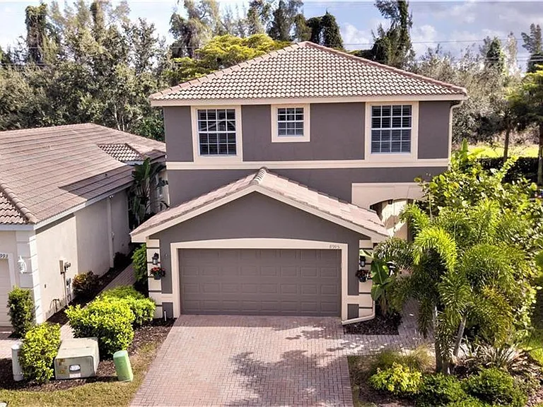 8995 Spring Mountain Way — Photo 3