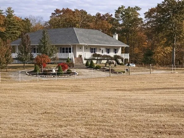 320 Franklin Rd, Coventry, RI 02816