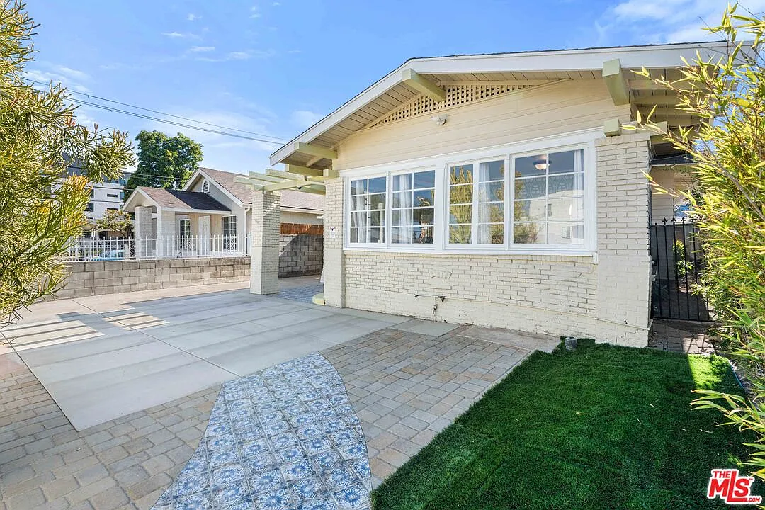 4 bed, 2.0 bath, 1610 sqft, $6,375 — Photo 3