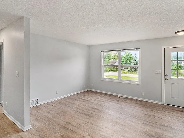 16253 Taft Rd — Photo 9