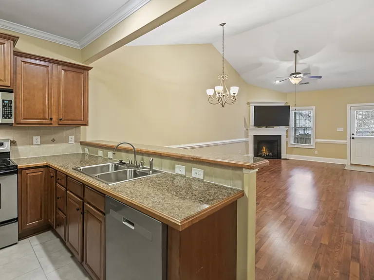 1624 Brook Hollow Dr #1-B — Photo 10