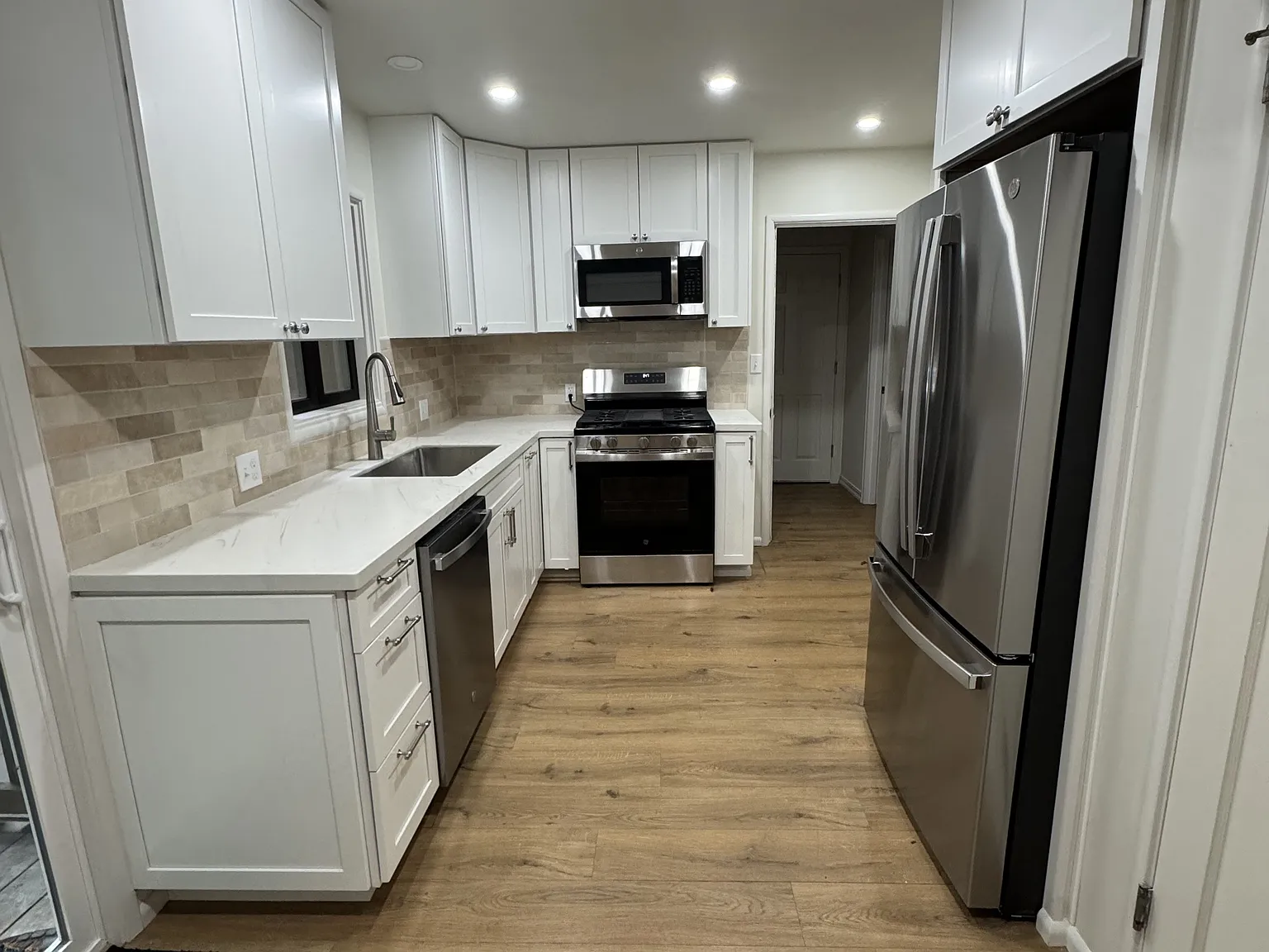 5 bed, 1700 sqft, $2,800 — Photo 3