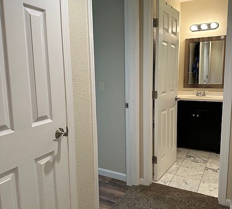 5th image of 31 Acorn Cir