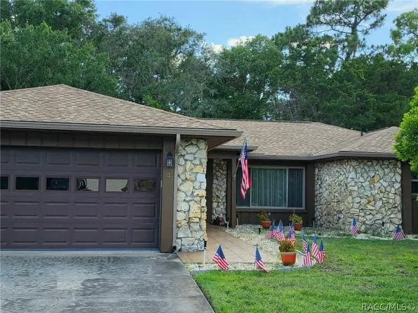 4 Laurelcherry Ct, Homosassa, FL 34446
