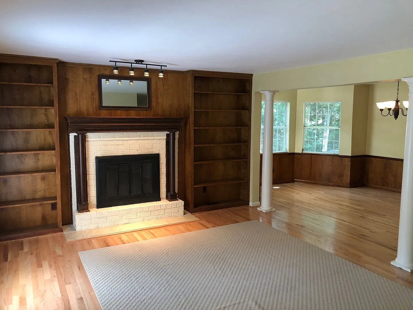 Available 12/8. Beautiful 4BR/2.5BA Home Available Right off Park Circle! — Photo 4