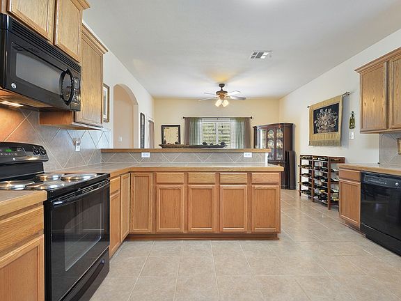4th image of 13918 Cantebury Ave
