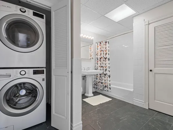 300 Communipaw Avenue image 10 of 32