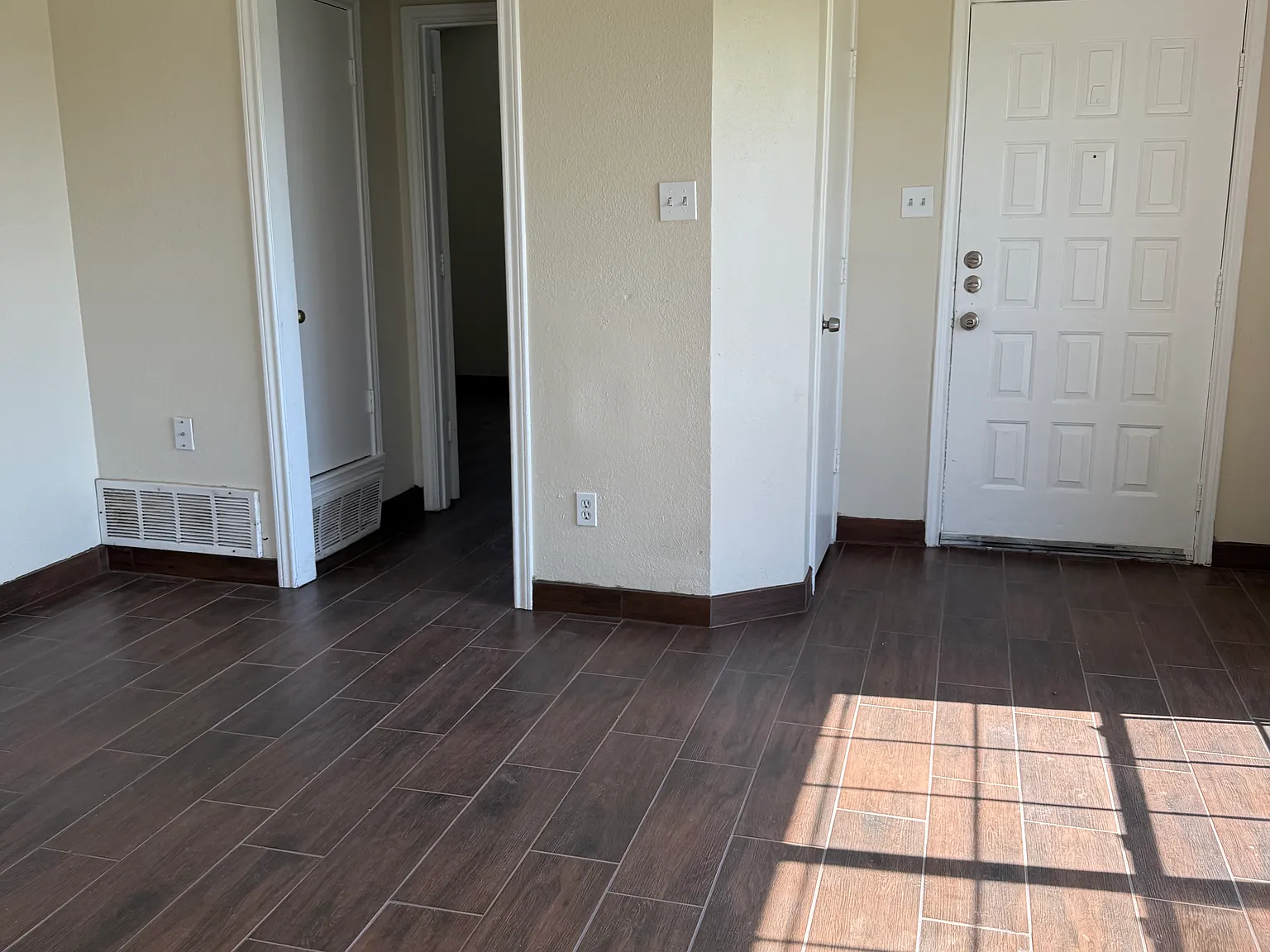 3 bed, 1500 sqft, $2,150 — Photo 2