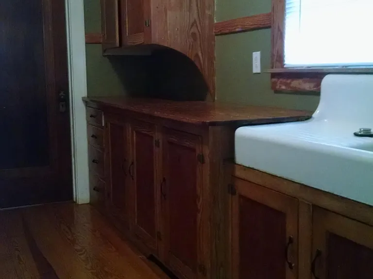 204 S Francis Ave — Photo 2