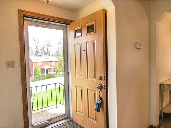 5th image of 218 Brinton St