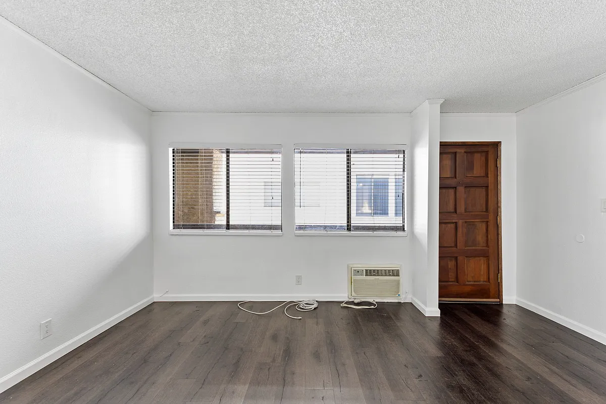 Building Photo - 14141 Riverside Dr #9