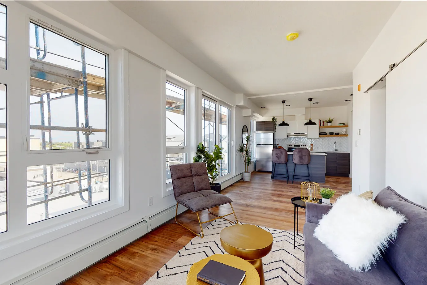 @81 on Whyte Residential — Photo 2