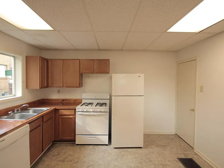 720 West St — Photo 4