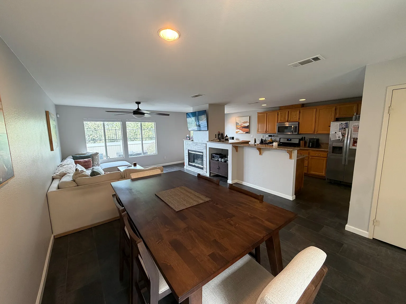 3 bed, 2.5 bath, 1476 sqft, $3,900 — Photo 2