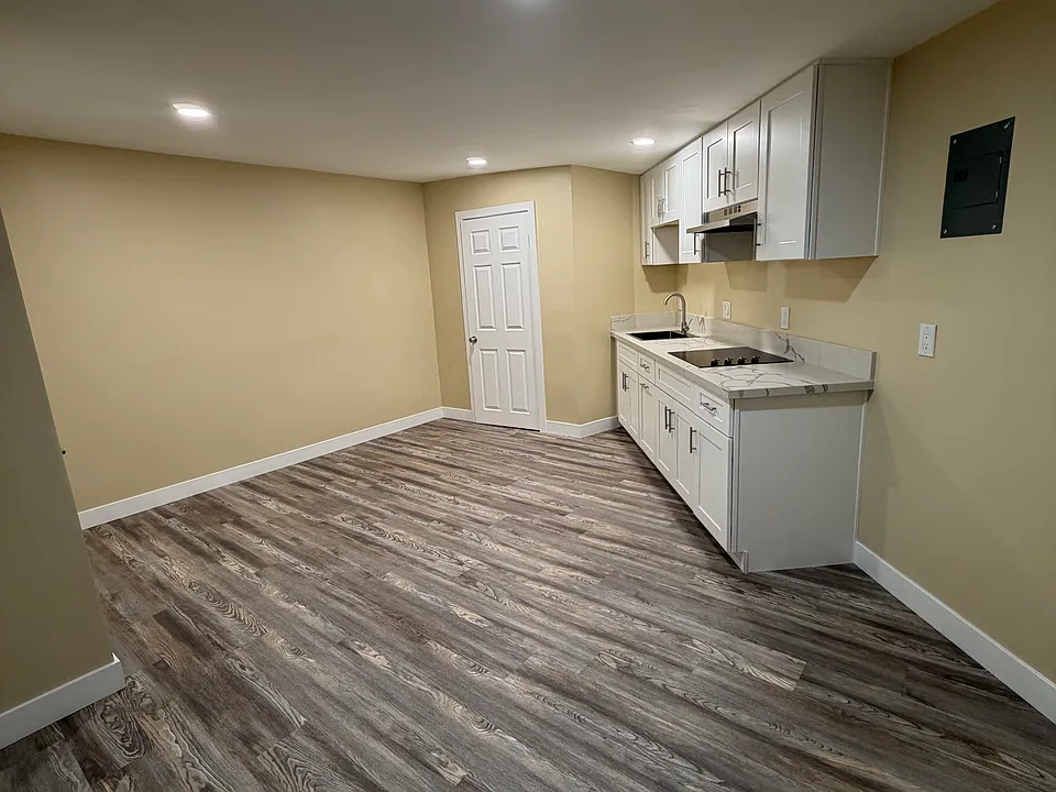 15014 Ragus St