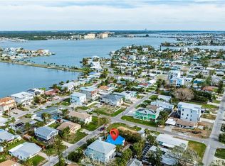 16202 3rd St E, Redington Beach, FL 33708