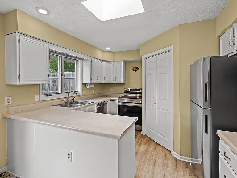 2601 Hillshire Dr — Photo 14