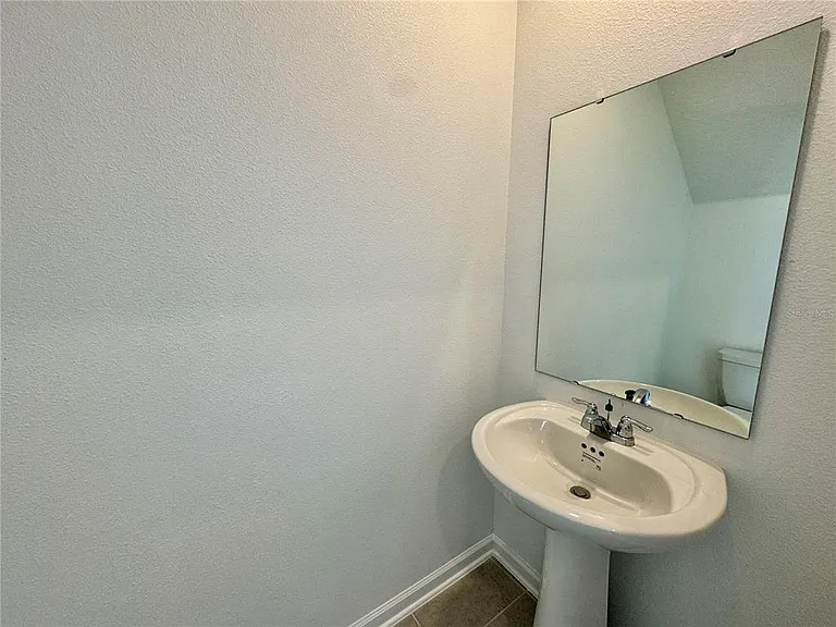 405 Kayden Cv — Photo 16