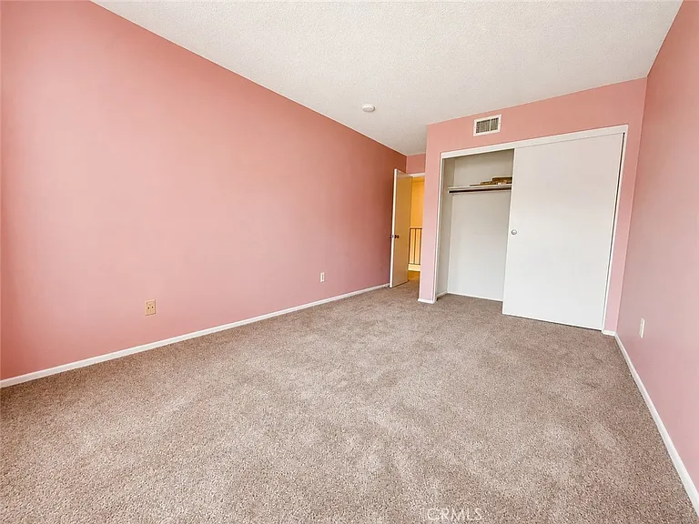 2114 Hawthorne Ct — Photo 5