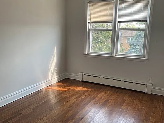 4th image of 2215 47th St #3