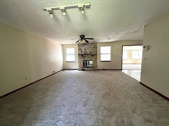 3rd image of 3723 Caracus Ct