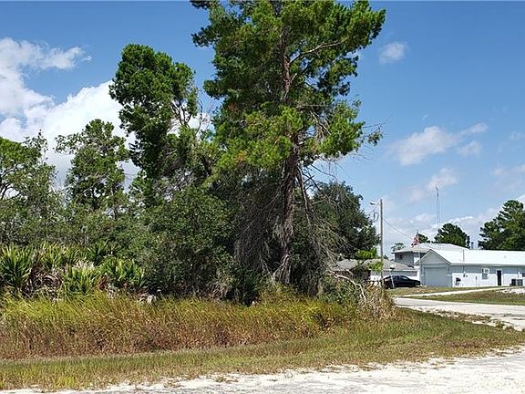 3rd image of 822 Rollins St
