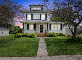 106 S High St, Greeley, IA 52050