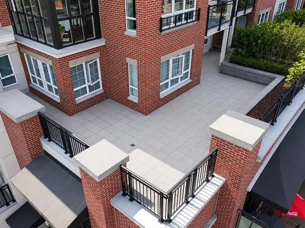 2940 King George Blvd #201, Surrey, BC V4P 0E4