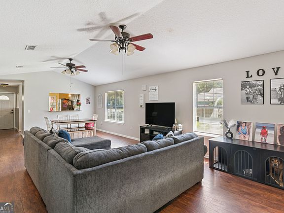 5th image of 512 E William Ave