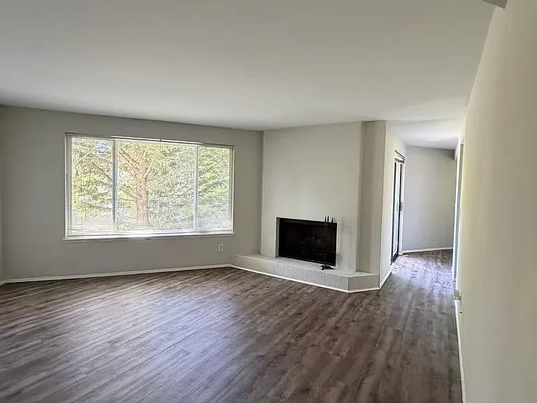 500 N 149th St #302 — Photo 5