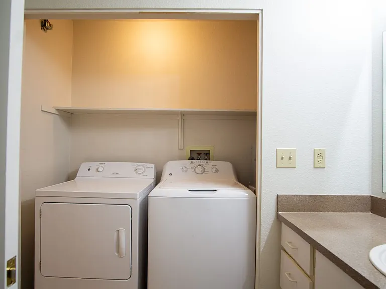 245 SW Hooker St #7 — Photo 16