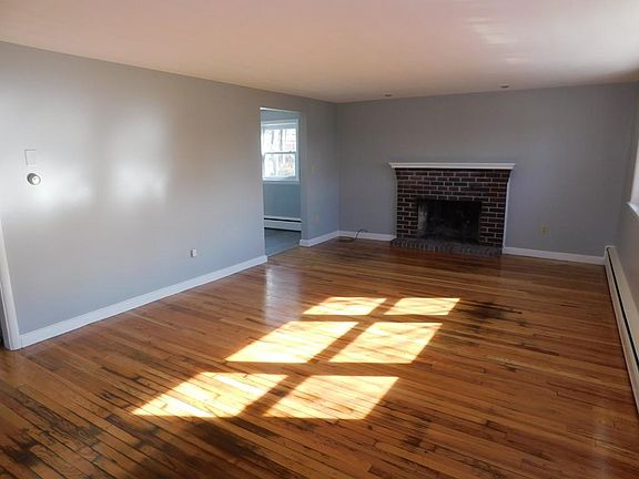 4th image of 144 Phipps St #2