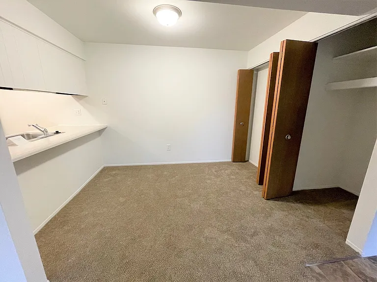 Charter Oaks Apartments — Photo 187