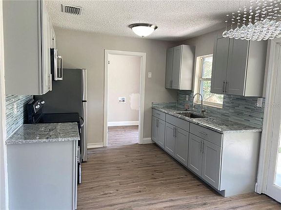 4th image of 1316 Evangeline Ave