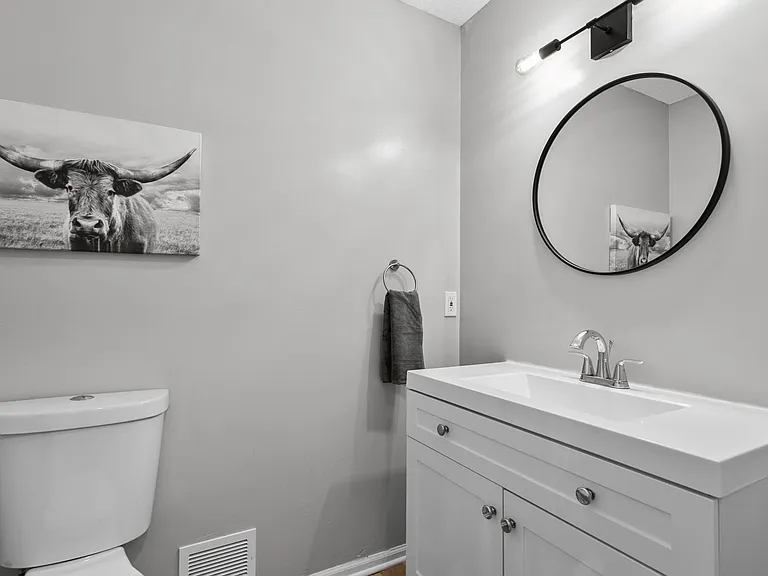 9406 Hall Dr — Photo 12