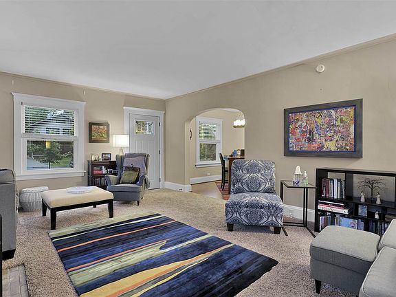 4th image of 767 Oakridge Dr