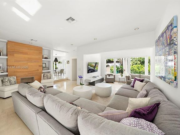 5th image of 330 E San Marino Dr