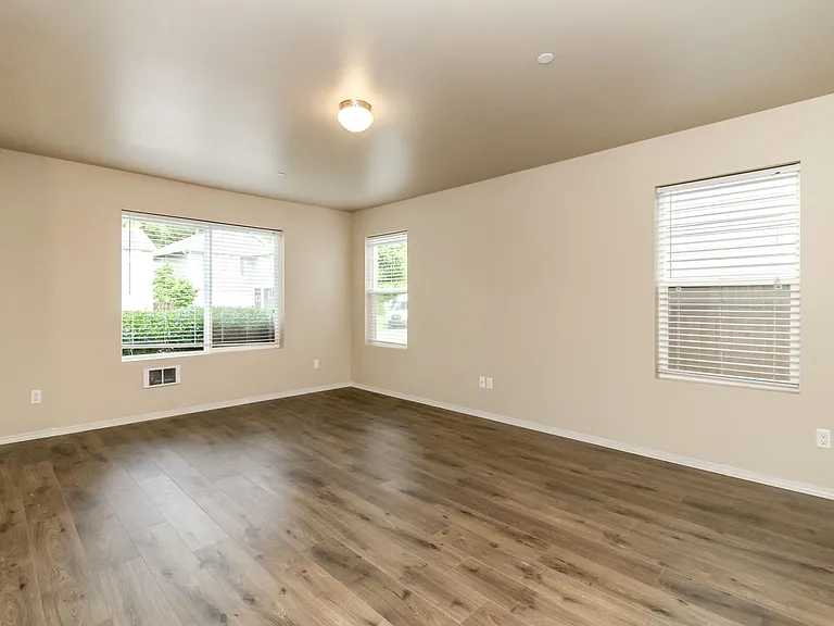 1360 Sinclair Dr — Photo 8