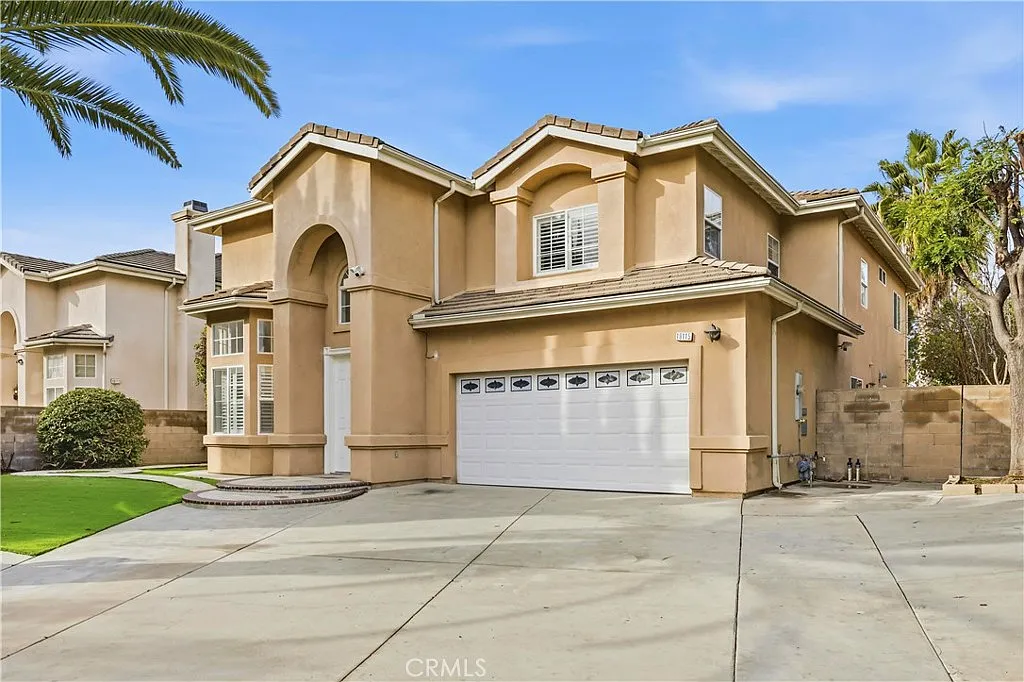 5 bed, 4.5 bath, 3533 sqft, $5,400 — Photo 2