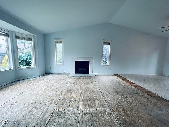 2nd image of 2026 NE Hall Cir
