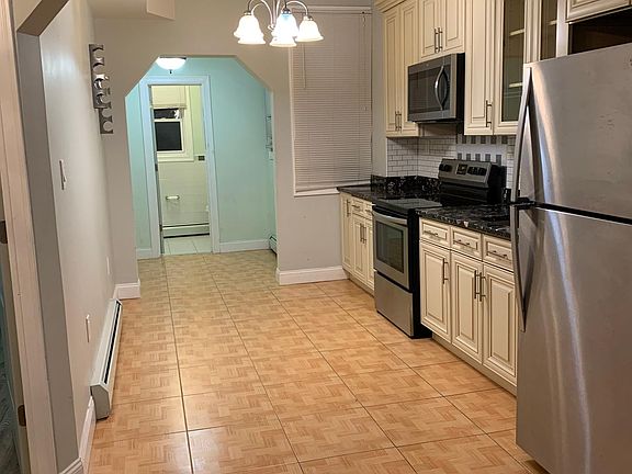 4th image of 1631 Melville St #0