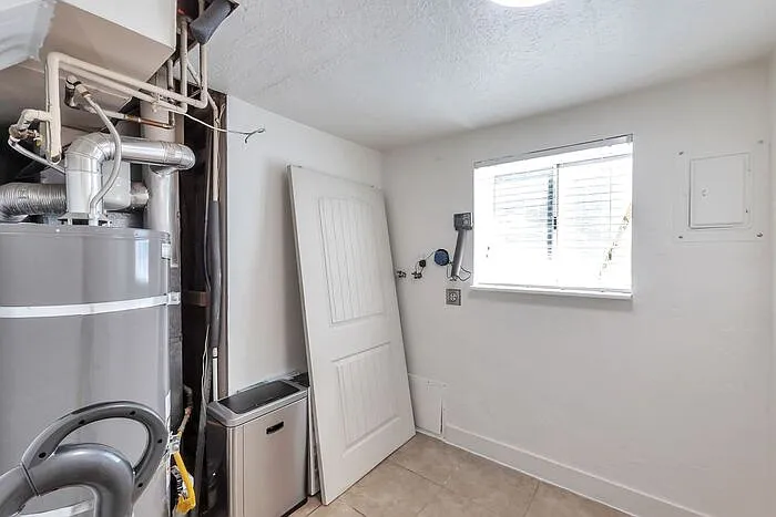 2151 W 300 North St — Photo 19