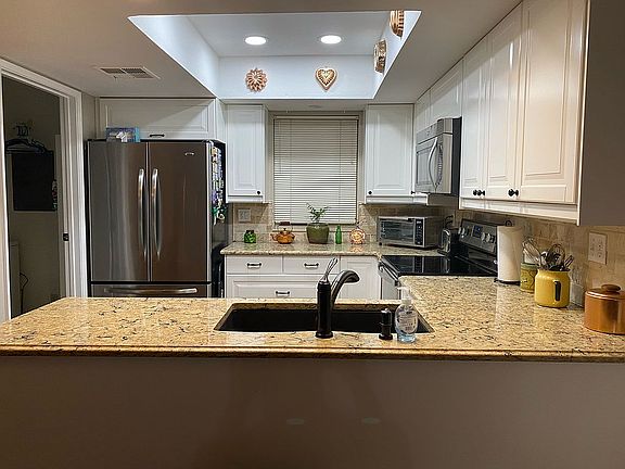 4th image of 2020 W Union Hills Dr Unit 231