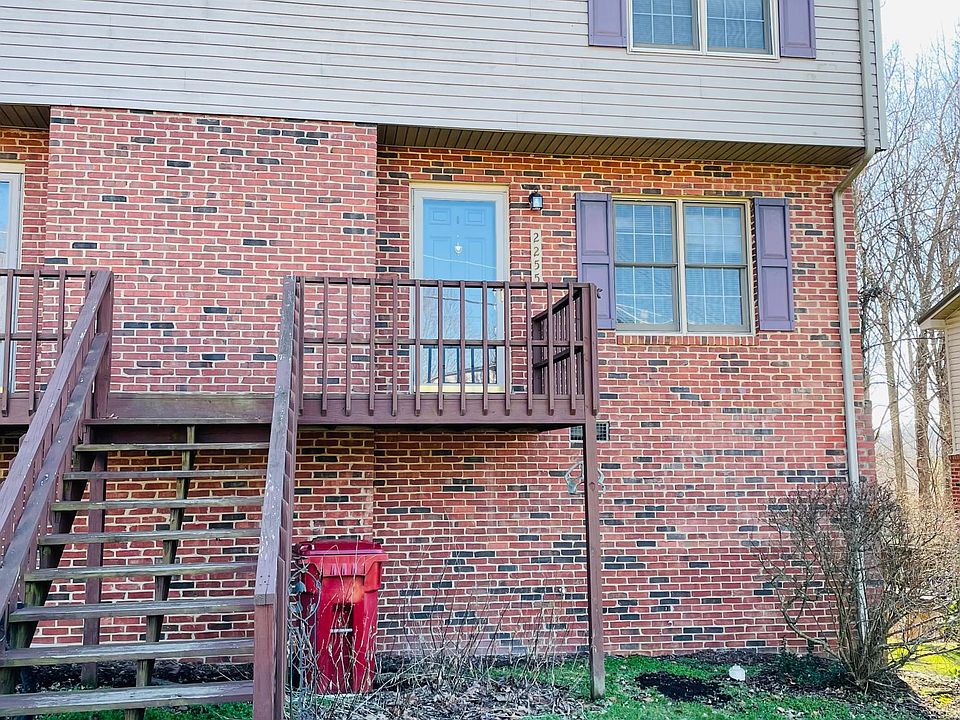 Condo/Townhome front entrance