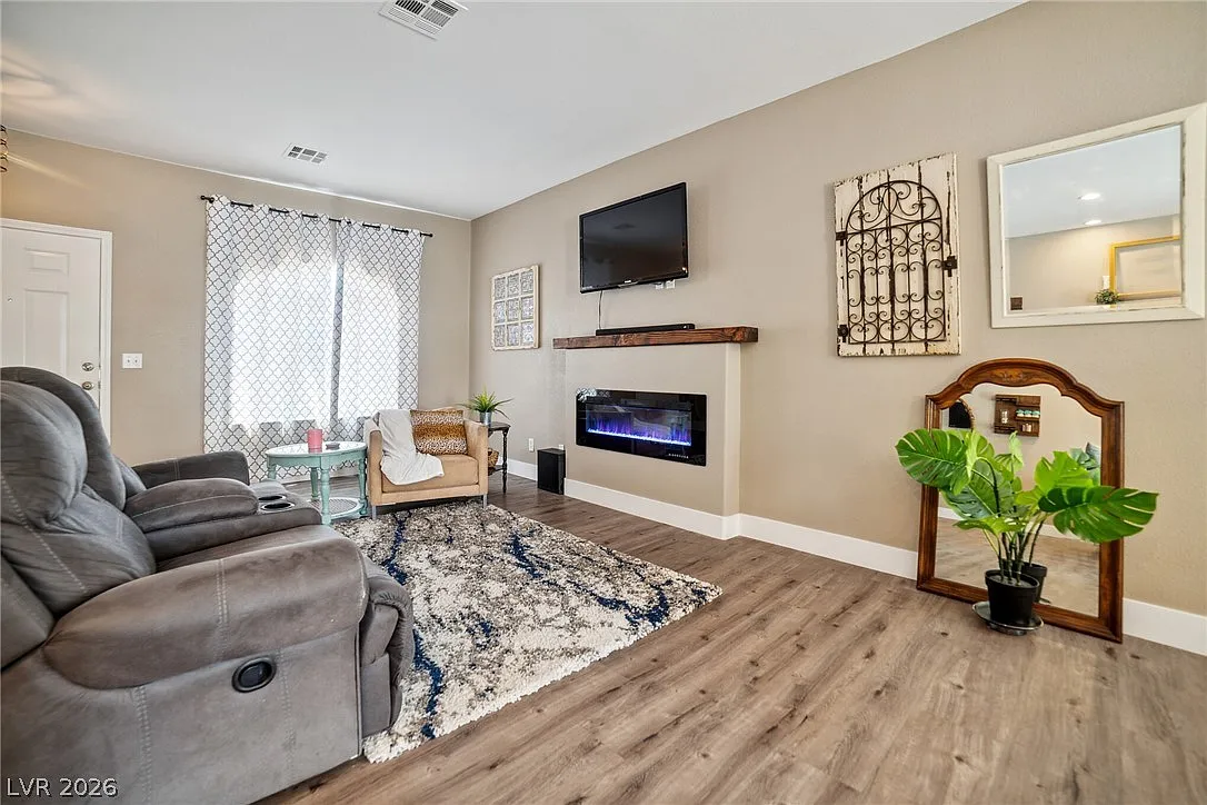 4 bed, 2.5 bath, 2127 sqft, $2,450 — Photo 3