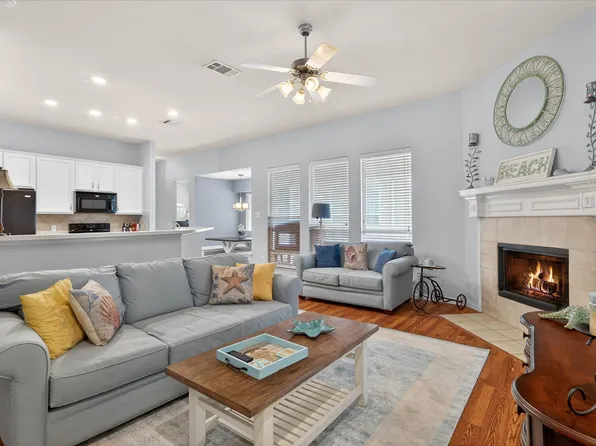 1621 Mary Ln, Aubrey, TX 76227