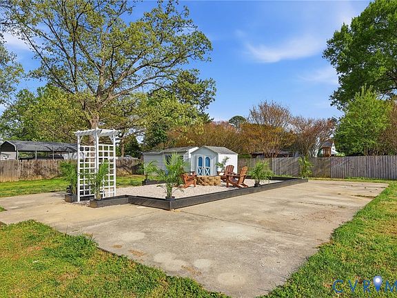 5th image of 4319 Hollywood Dr