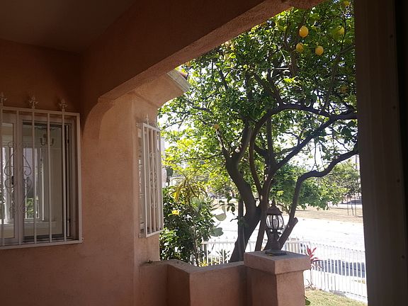 3rd image of 5260 San Vicente Blvd