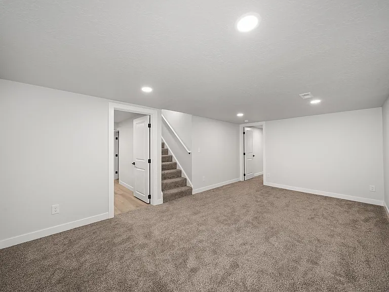 2217 E Longfellow Ave — Photo 10