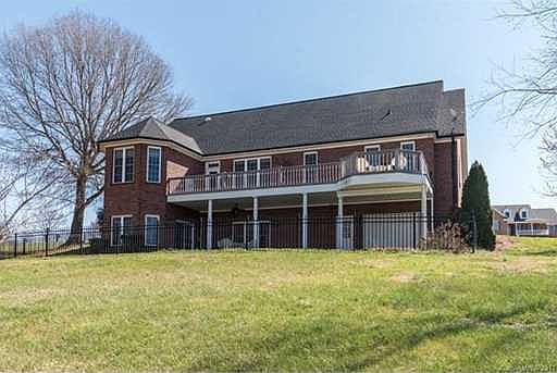4th image of 2390 Carriage Ln